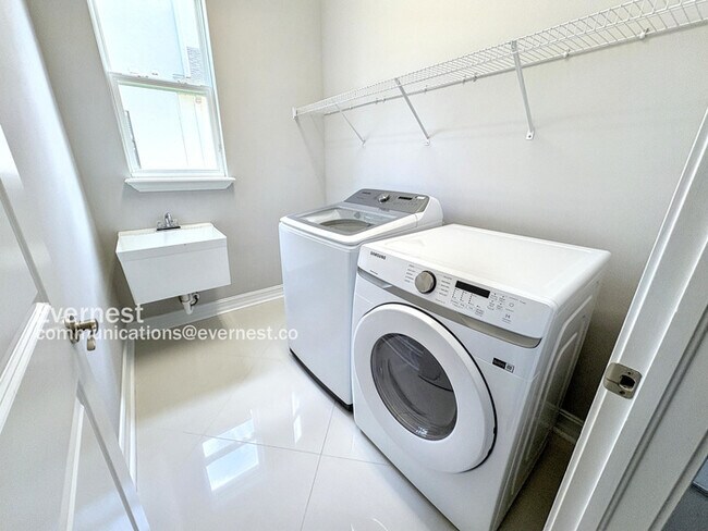 Building Photo - 28892 Perilli Pl