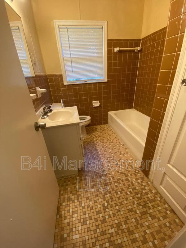 Building Photo - 1108 George Cir