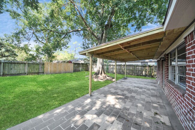 Building Photo - 10171 NW Park Dr
