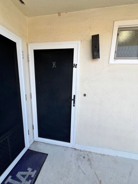 Building Photo - 9025 Mills Ave