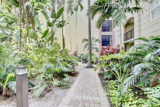 Building Photo - 17100 N Bay Rd