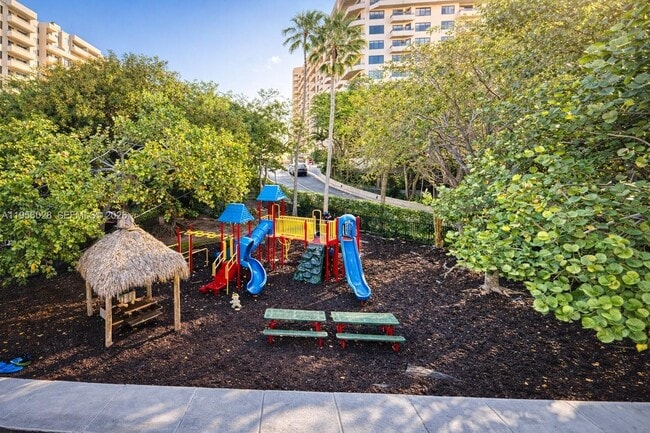 Building Photo - 251 Crandon Blvd