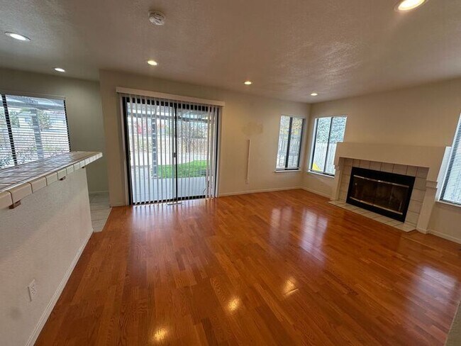 Building Photo - MOVE IN SPECIAL!! DEPOSIT MOVES YOU IN!!!