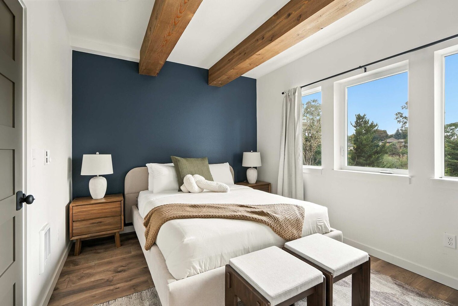 Building Photo - 925 NE 23rd Ave