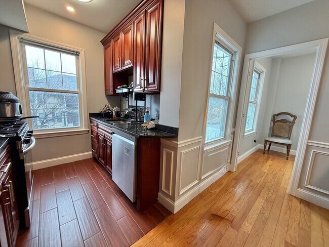 Building Photo - 786 Moody St