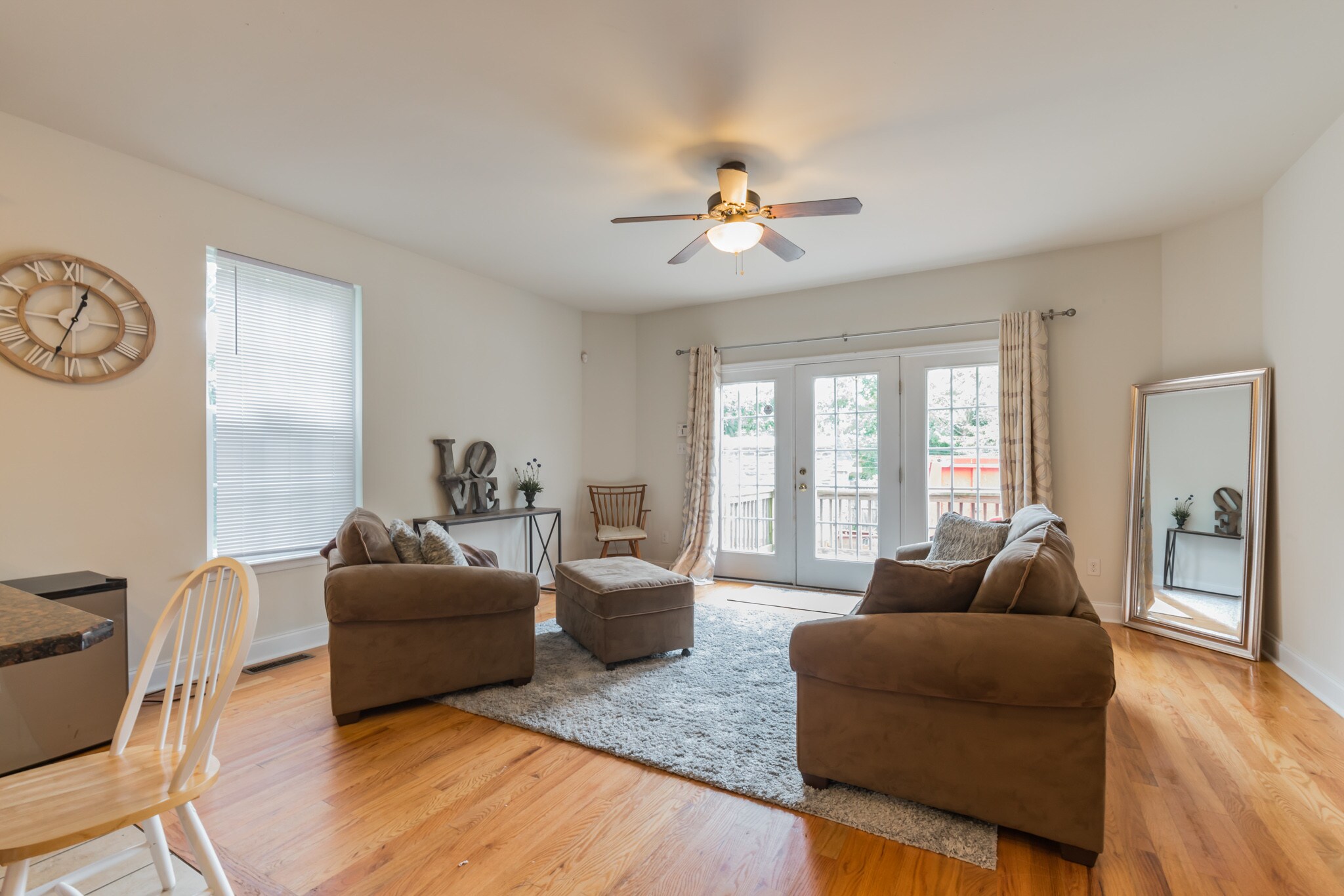 Family Room - 5402 Wynnefield Ave