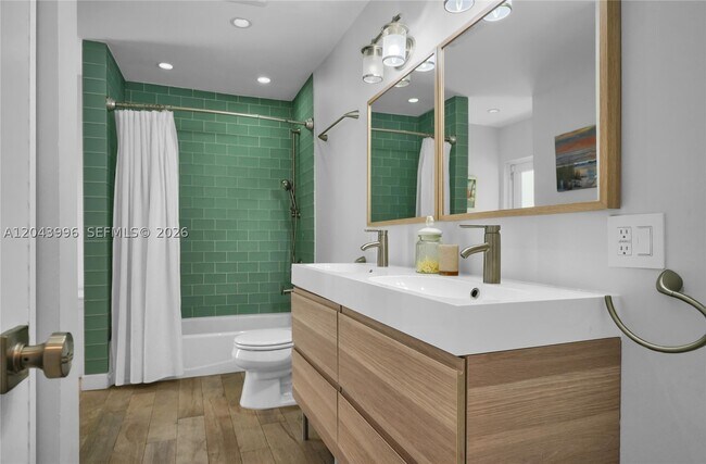 Building Photo - 5721 SW 59th Pl