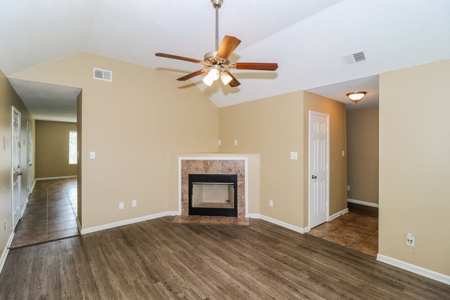 Building Photo - 4551 Cedargreen Cove