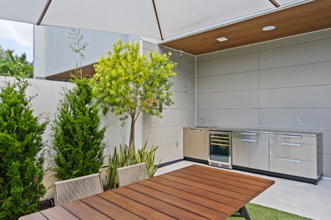 Building Photo - 966 Excellence Cir