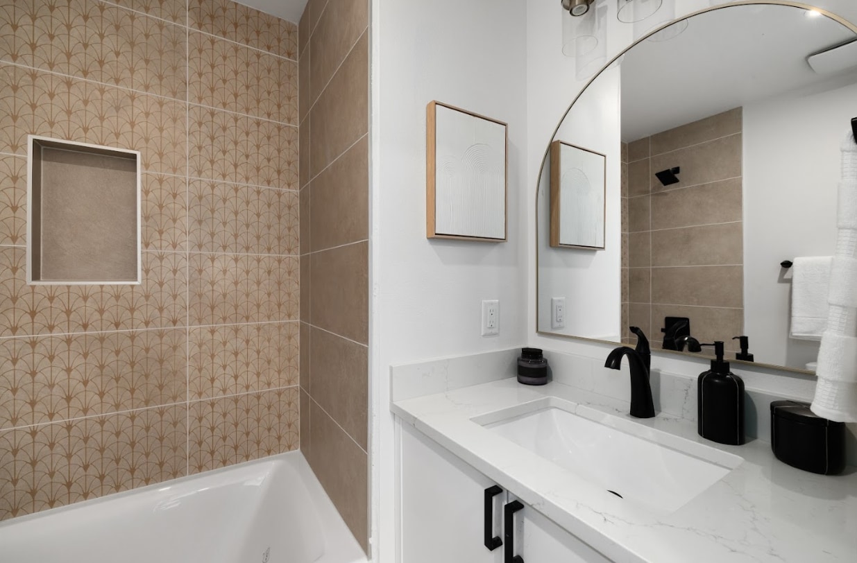 Building Photo - 2315 S Judkins St