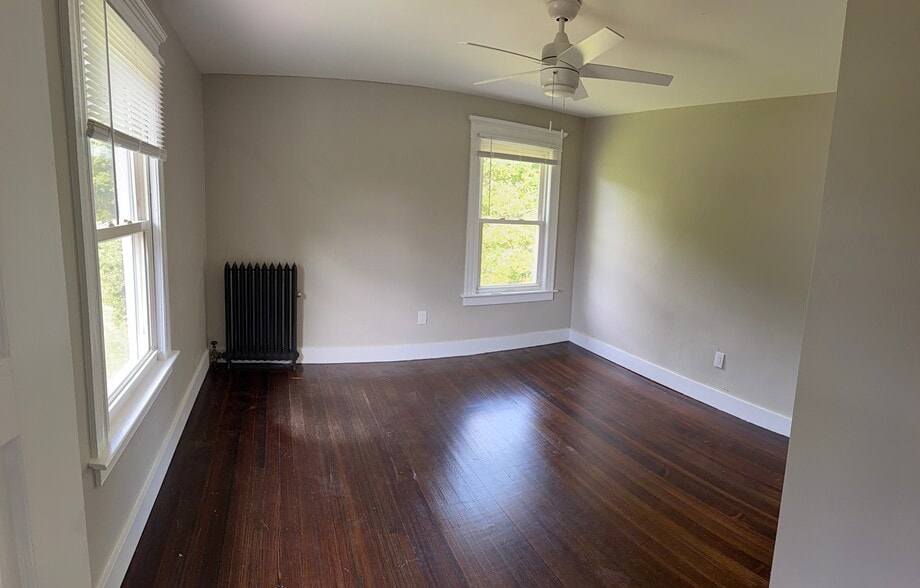 Building Photo - 40 Pleasant St