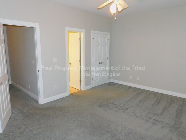 Building Photo - 4 Rhododendron Dr