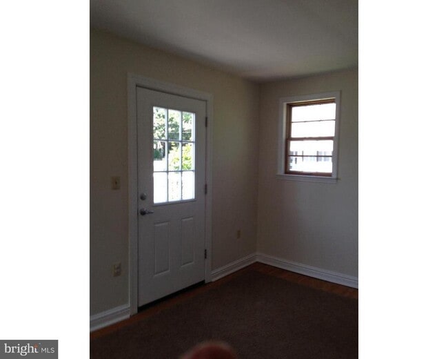 Building Photo - 214 Grayling Ave
