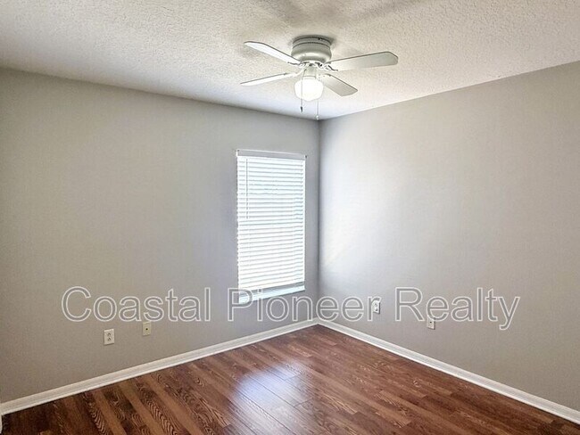 Building Photo - 2345 Roanoke Springs Dr