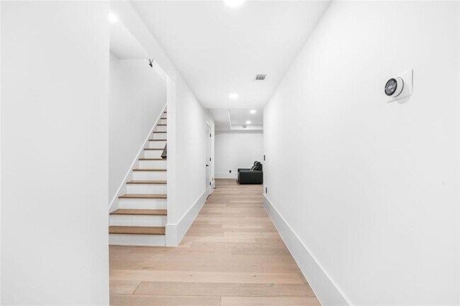 Building Photo - 507 Karen Ln