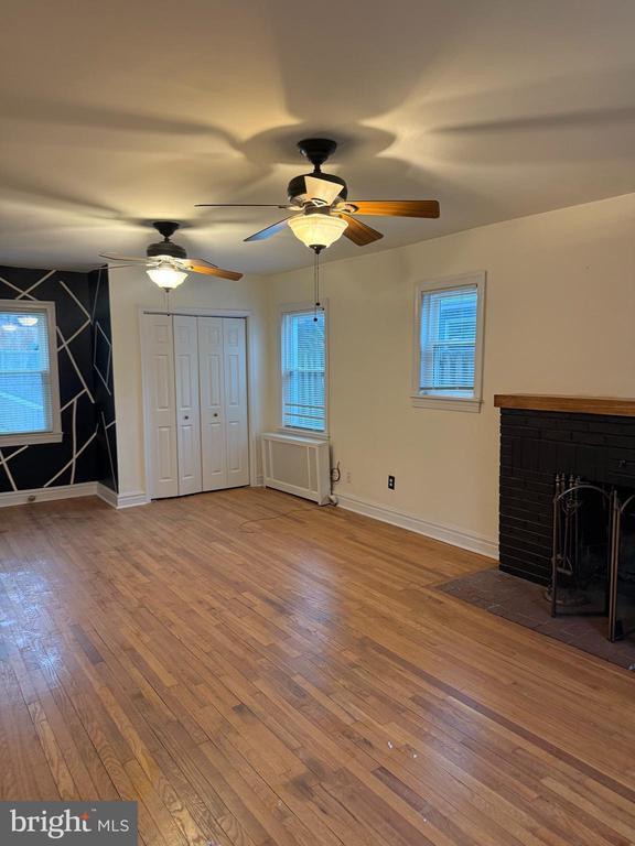 Building Photo - 2211 32nd Pl SE