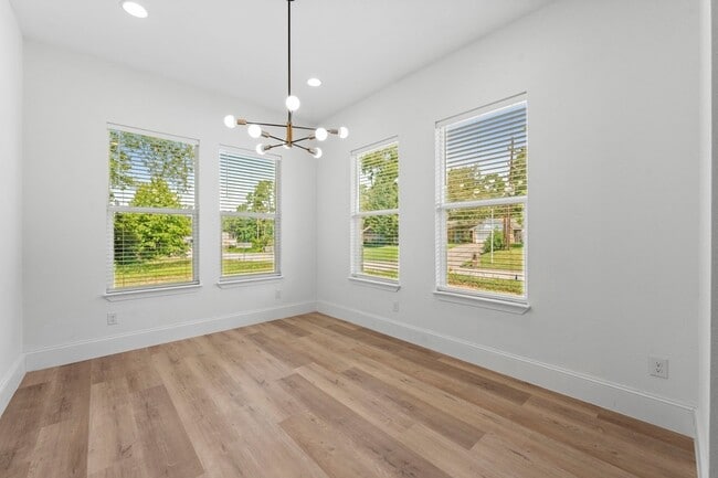 Building Photo - 3531 White Oak Point Dr