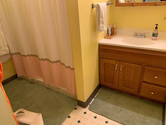 Building Photo - 2025 9th Ave