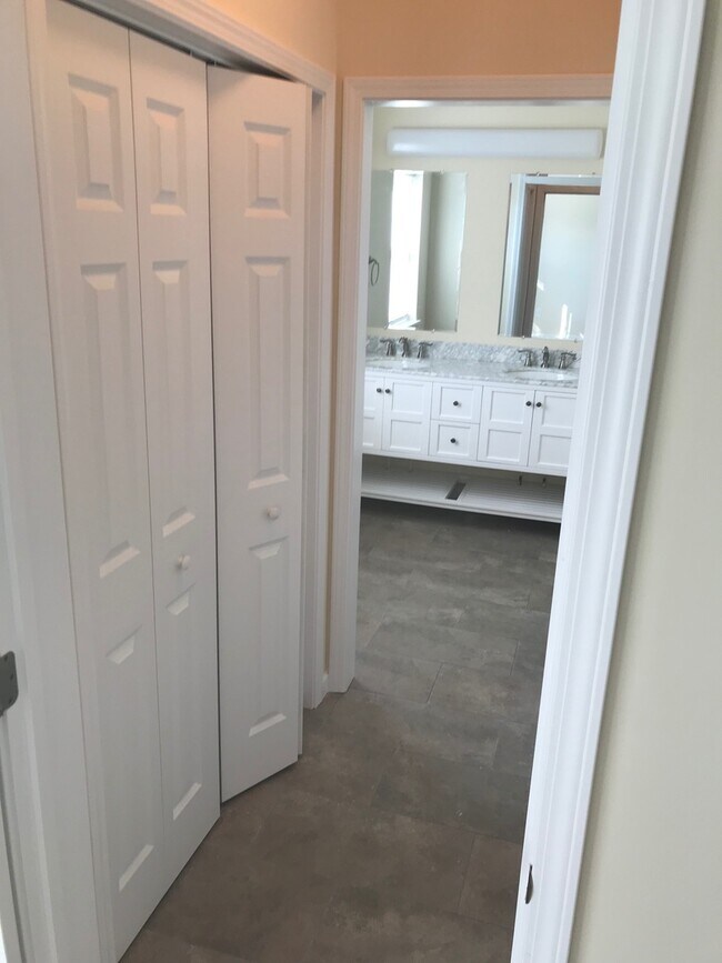 Building Photo - Arden Townhome: Commuter's Wishlist