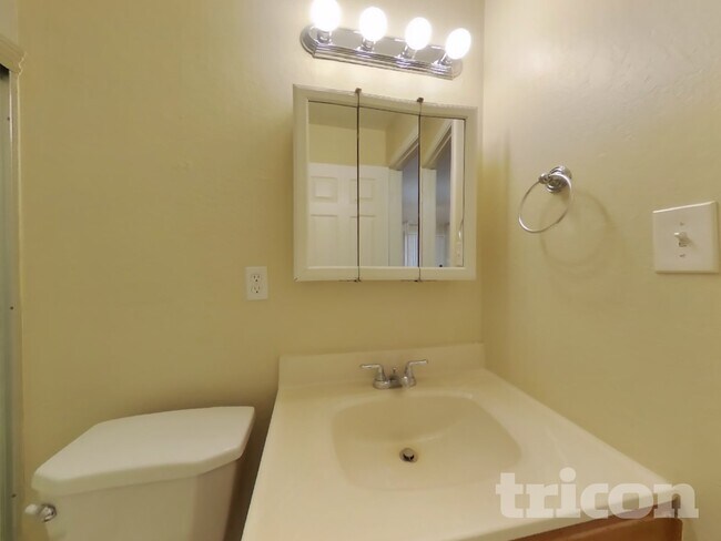 Building Photo - 1724 Hemlock St