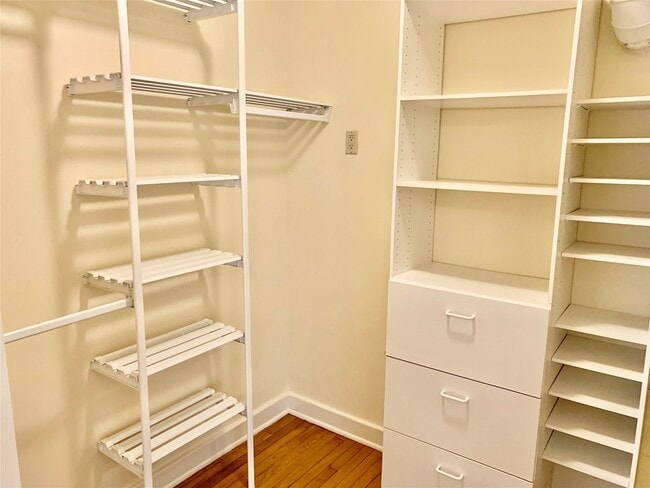 Building Photo - 1955 Portsmouth St