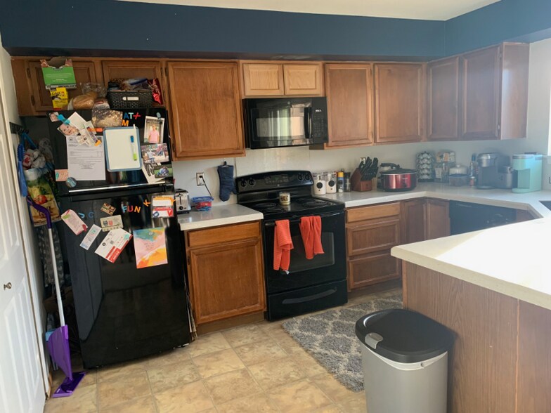 Building Photo - 3804 Smoke Tree Dr