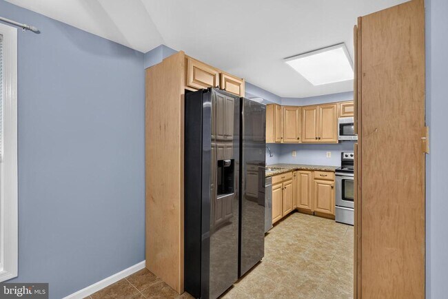 Building Photo - 1114 E 14th St
