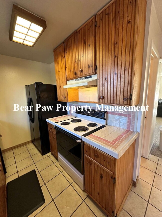 Building Photo - Spacious 3-Bed Townhouse in Golden!