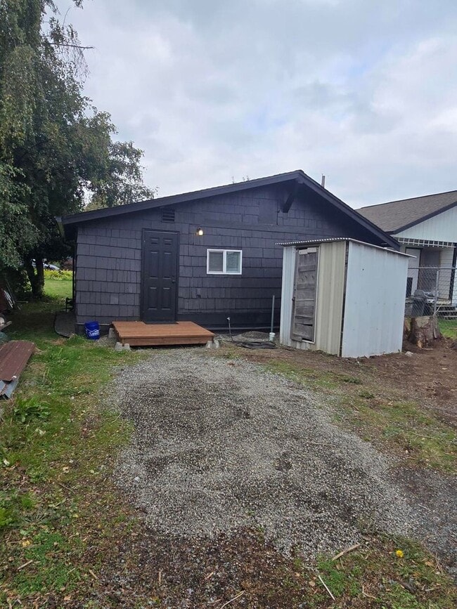 Building Photo - 1 Bedroom, 1 bathroom House