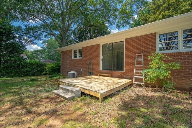 Building Photo - 1248 Cliffwood Dr