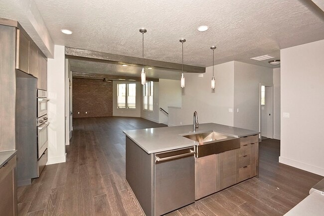 Building Photo - One of a Kind-3 Bedroom and 3 Bathroom Luxury Townhouse in Harris Ranch.