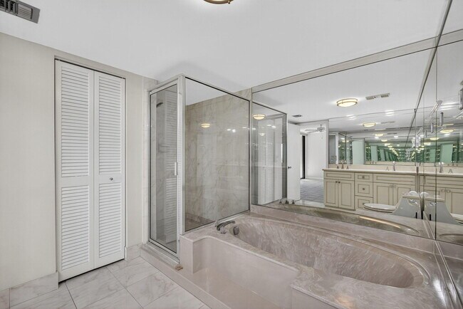 Building Photo - 5540 N Ocean Dr