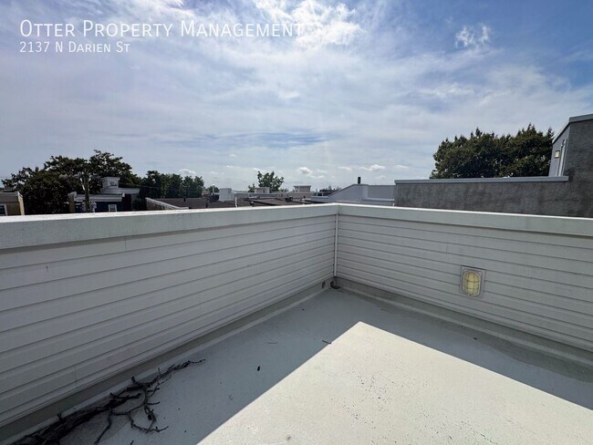 Building Photo - 2137 N Darien St
