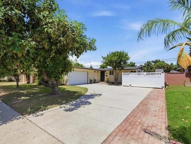 Building Photo - 1509 W Santa Clara Ave