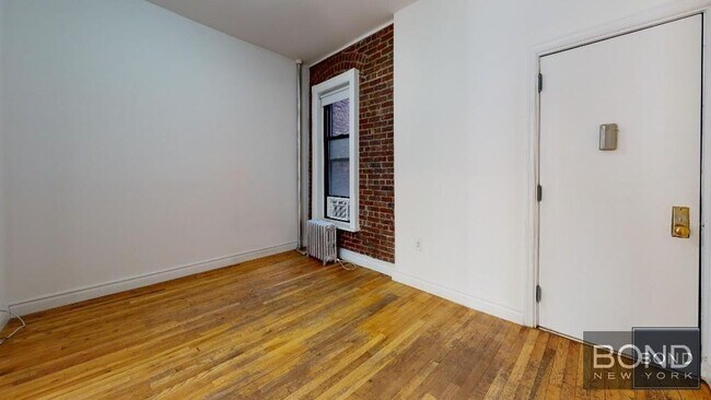 Building Photo - 312 E 91st St