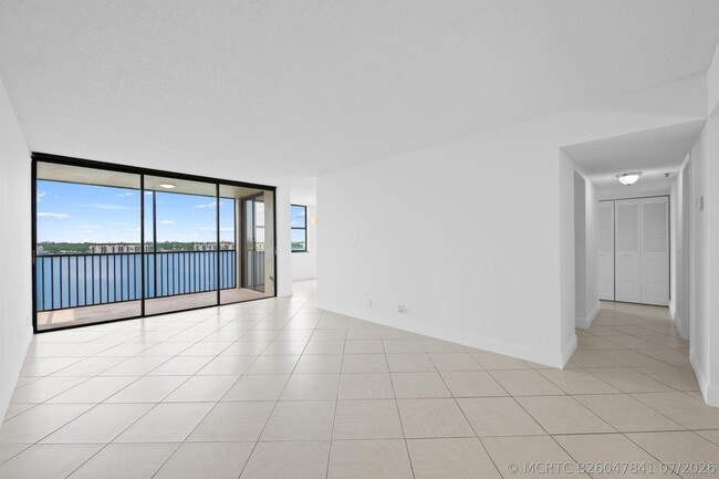 Building Photo - 105 Lake Emerald Dr