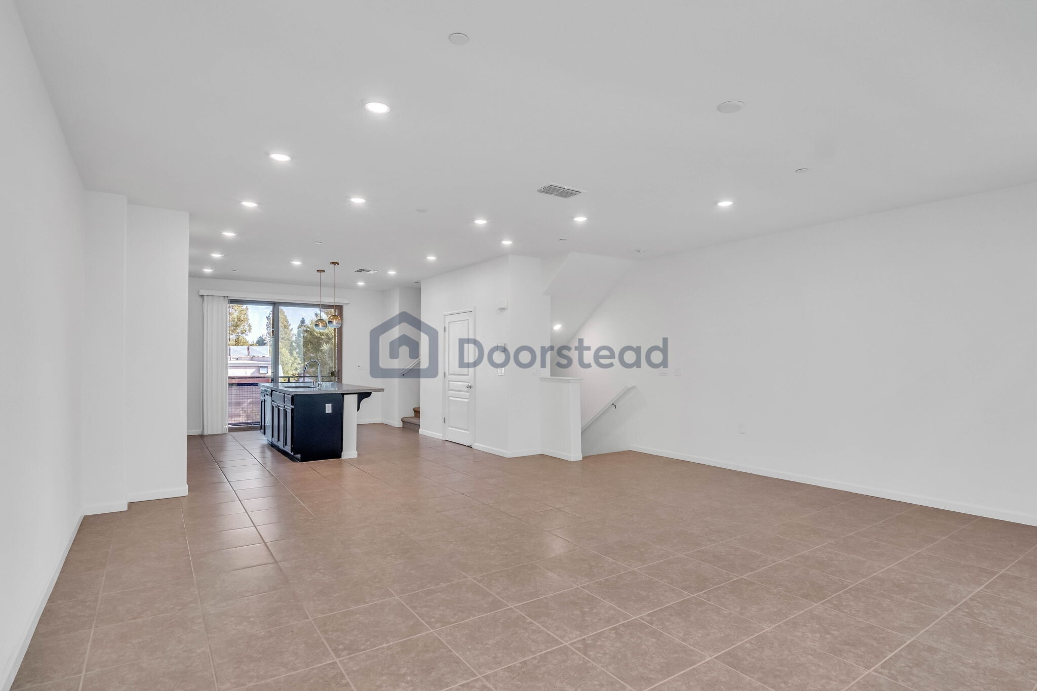 Building Photo - 25443 Parklane Dr