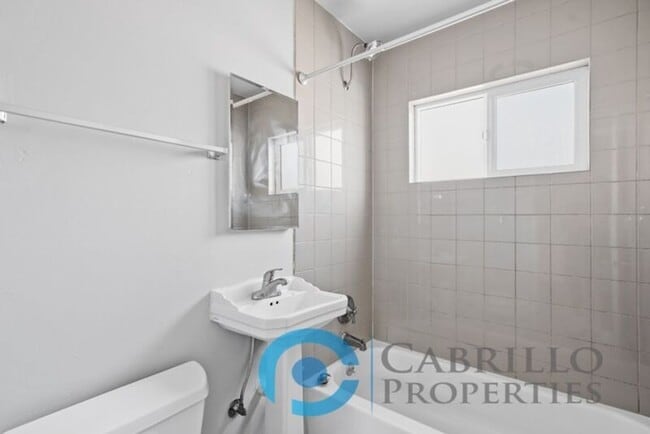 Building Photo - 2110 Bacon St