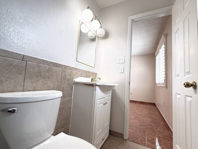 Building Photo - 9321 Sorbonne Dr