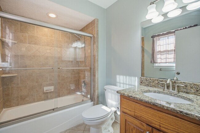 Building Photo - FOR RENT in NORTH COLUMBUS! Available NOW!