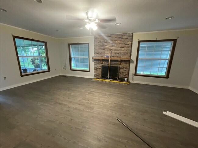 Building Photo - 2255 54th Ave