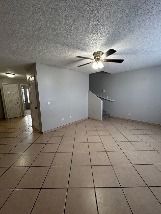 Building Photo - 3403 SW Victoria Pl