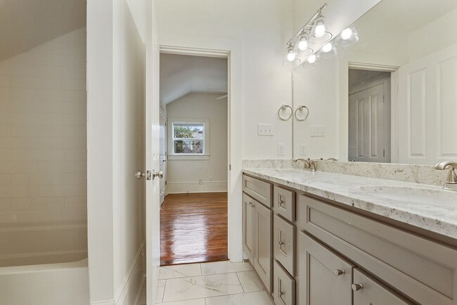 Building Photo - 2123 S Liberty St