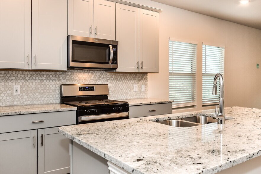 Building Photo - 1411 Rolling Fox Dr