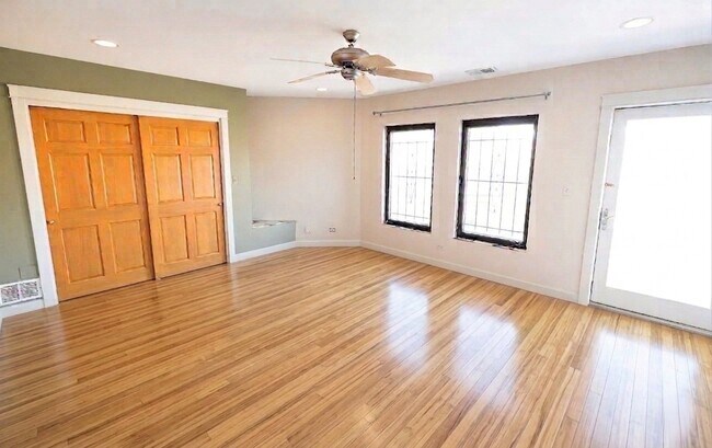 Building Photo - 1607 Simpson St