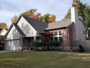 Building Photo - 9224 S Hudson Ave