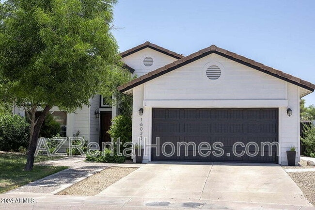 Building Photo - 16023 N 48th Pl