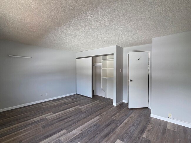 Building Photo - Great 3 Bedroom Townhouse In Aurora!