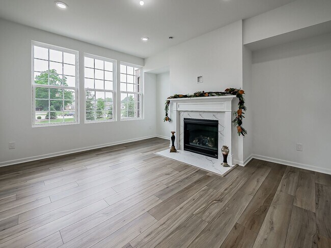 Building Photo - AVAILABLE NOW! Modern Comfort Meets Everyd...
