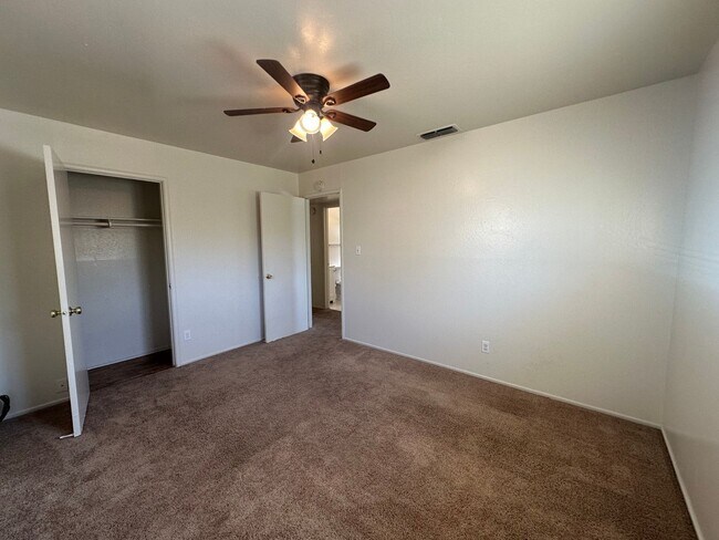 Building Photo - Three Bedroom Two Bathroom Home with Yard